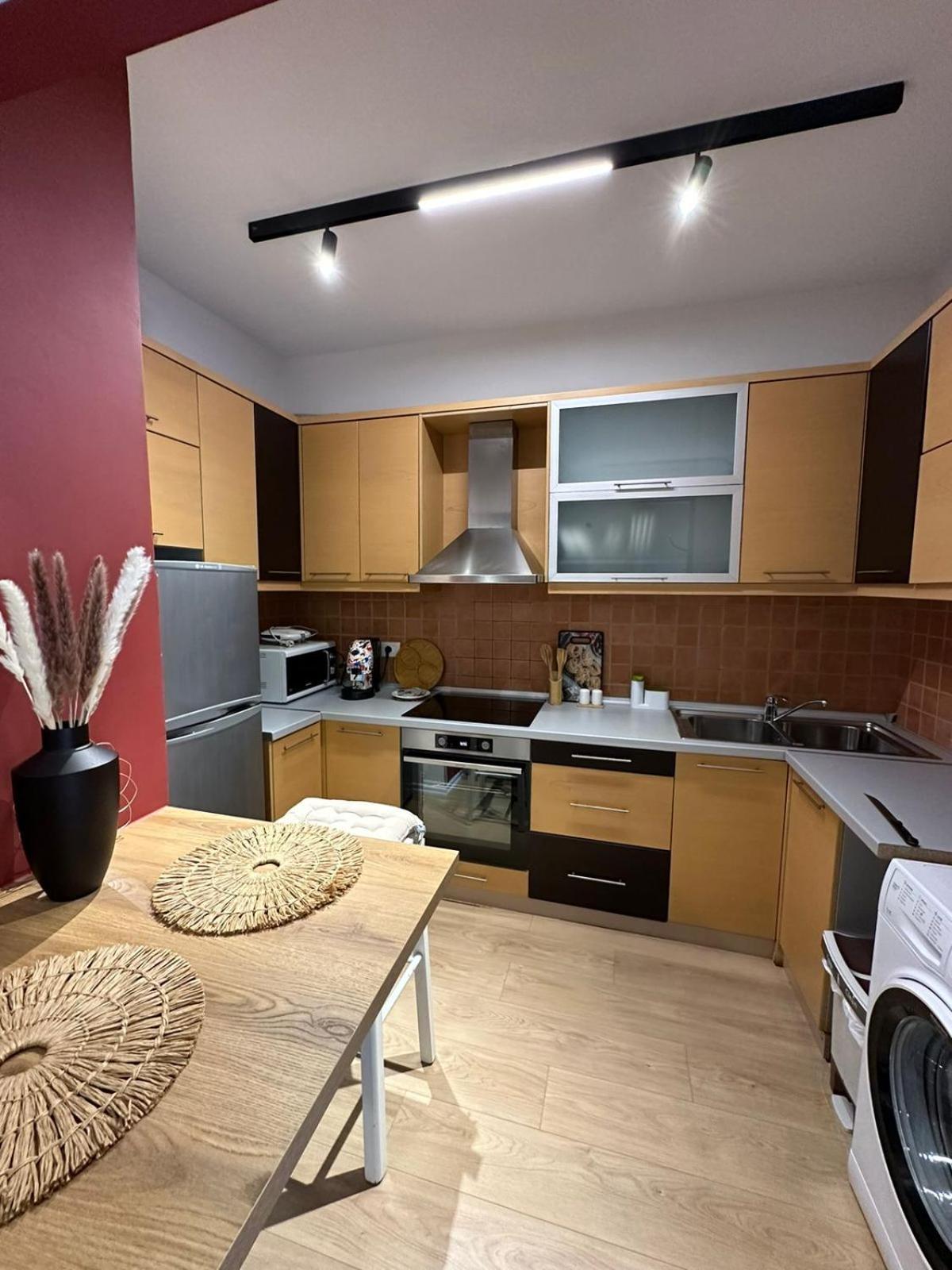 Urban Charm Studio With Balcony Tirana Bagian luar foto