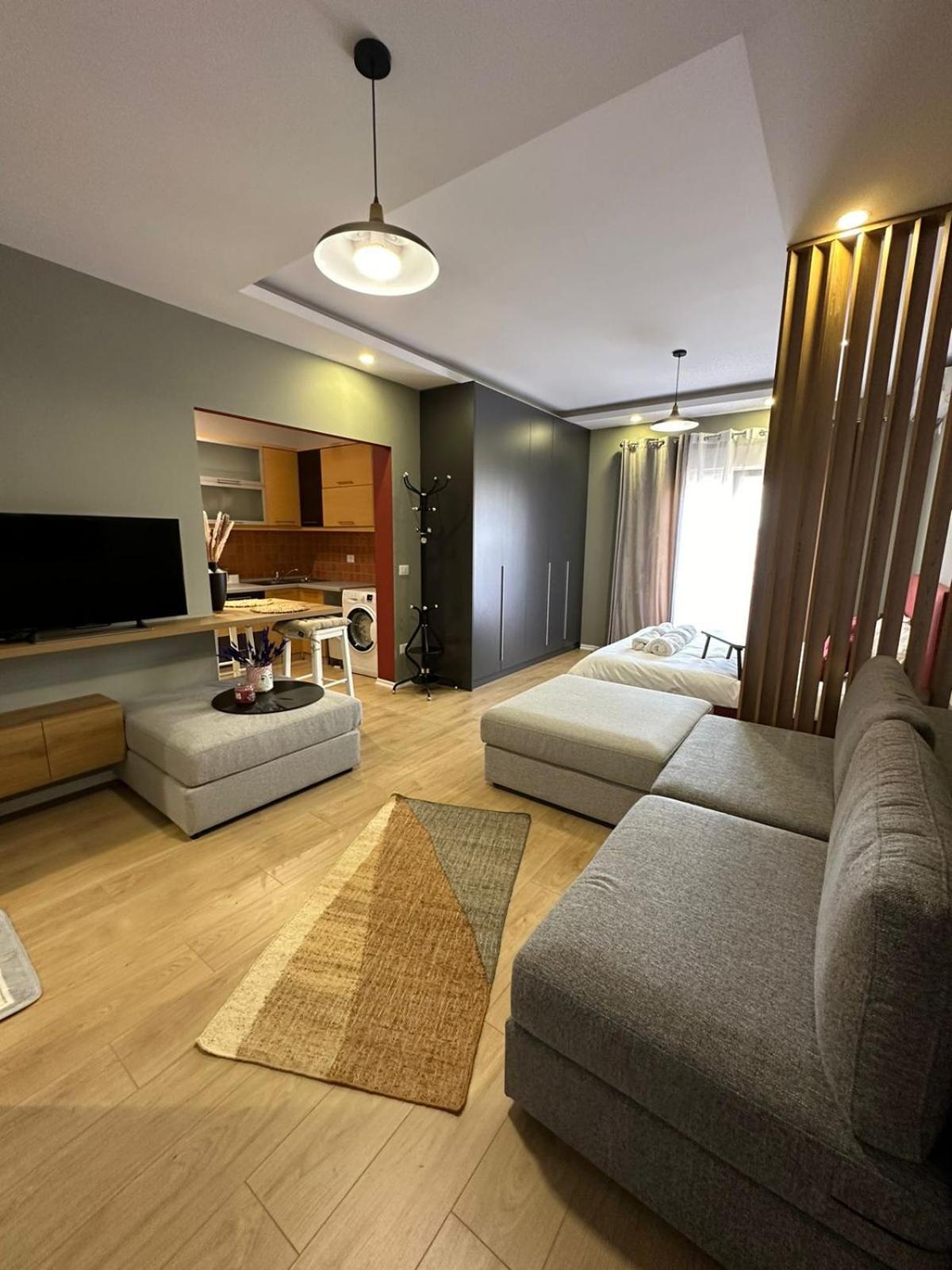 Urban Charm Studio With Balcony Tirana Bagian luar foto