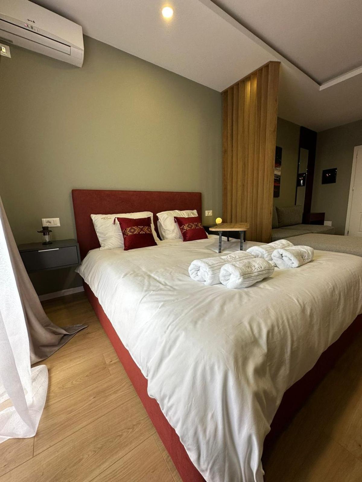 Urban Charm Studio With Balcony Tirana Bagian luar foto