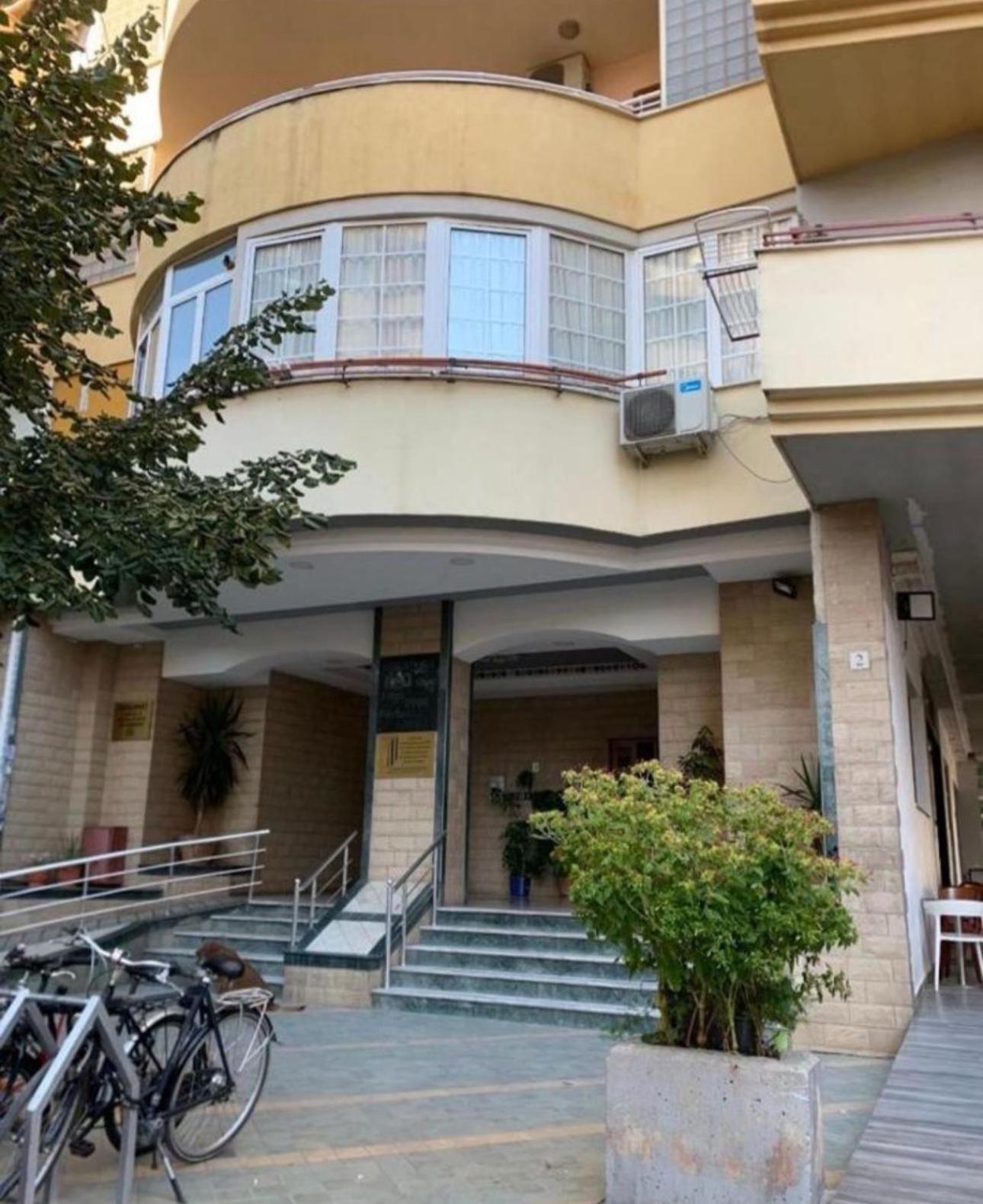 Urban Charm Studio With Balcony Tirana Bagian luar foto