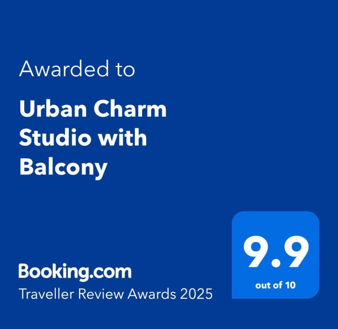 Urban Charm Studio With Balcony Tirana Bagian luar foto